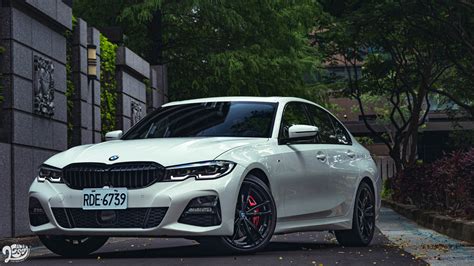 黑色的車|[試駕] 黑就是潮 BMW 330i M Sport Midnight Edition夜型版